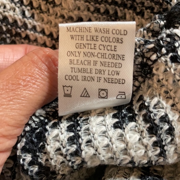 Almost Famous 3/4 sleeve top Size L - Picture 7 of 7